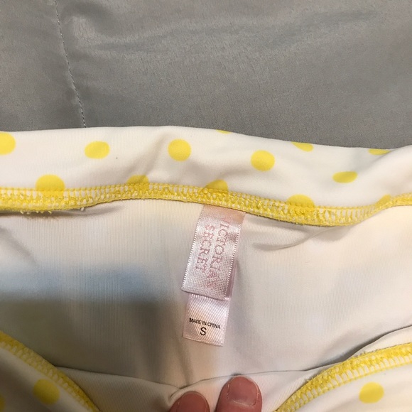 Victoria’s Secret bikini bottoms - Picture 2 of 2